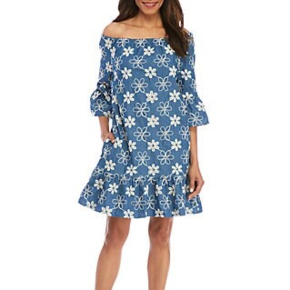 Beige by eci Dresses & Skirts - Beige by eci Chambray Embroidered Peasant dress